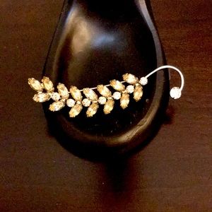 Royal of Pittsburg rhinestone brooch